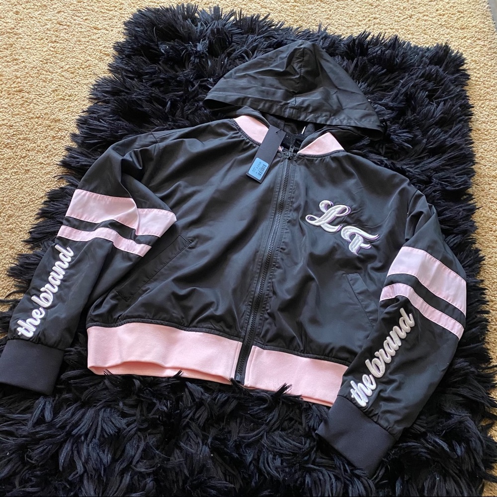 LF the brand- crop zip up - Picture 2 of 3